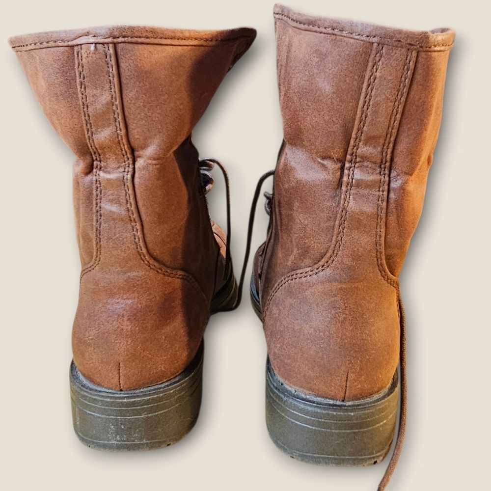 ๐คโAmerican Eagle Ankle Boots | Brown | Lace-Up | Striped Accent - Picture 5 of 7